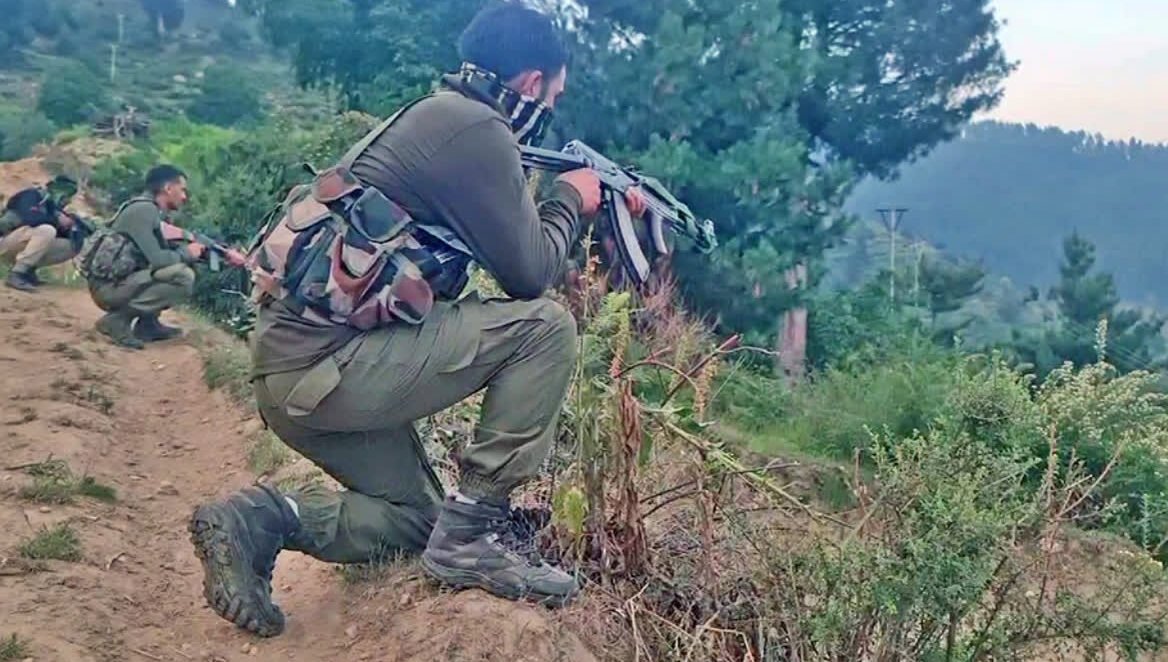 Terror Attack in Jammu and Kashmir: Civilian Porter Killed, Four Soldiers Injured Near Line of Control